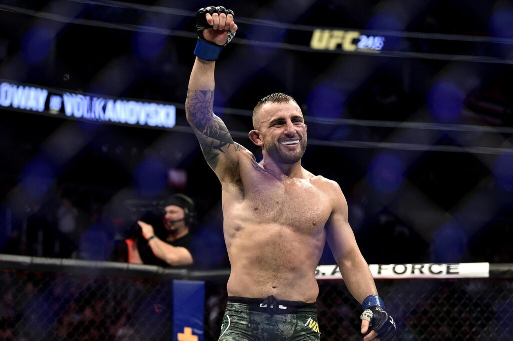 Alexander Volkanovski celebrates his UFC win