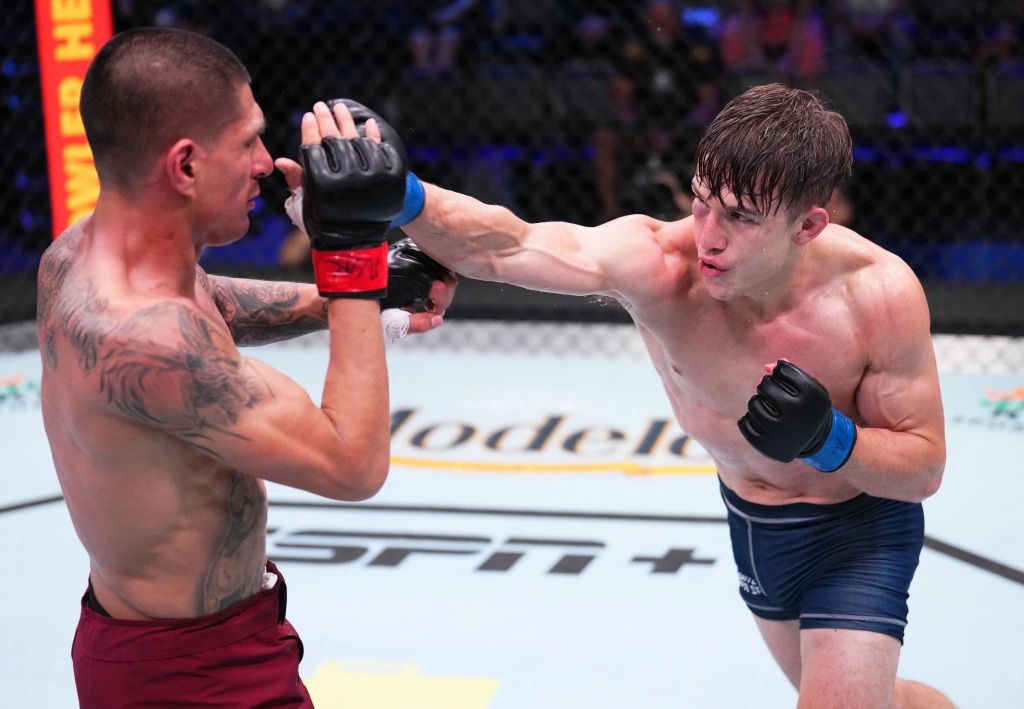 LAS VEGAS, NEVADA – AUGUST 09: (R-L) Clayton Carpenter punches Edgar Chairez of Mexico in a flyweight fight during Dana White’s Contender Series season six, week three at UFC APEX on August 09, 2022 in Las Vegas, Nevada. (Photo by Chris Unger/Zuffa LLC)